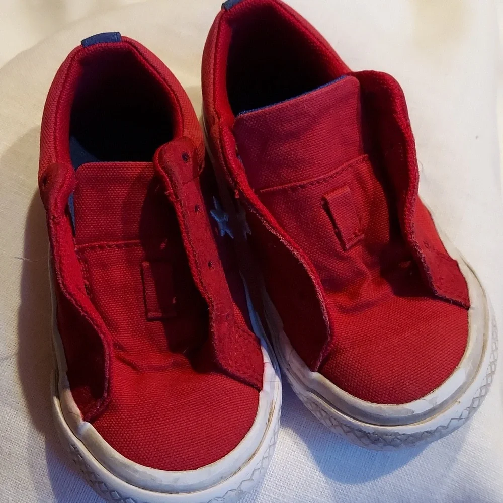 Converse low tops size 8 boys red white